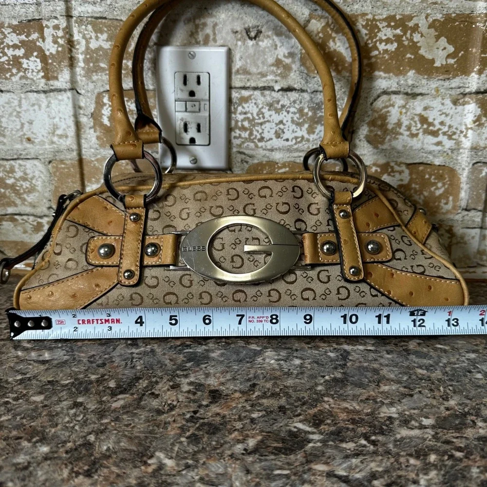 Guess Baguette Handbag Womens Boho Medium Tan Monogram Ostrich Y2K Logo Silver
